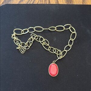 Cute chunky gold chain with a coral/rose embellishment